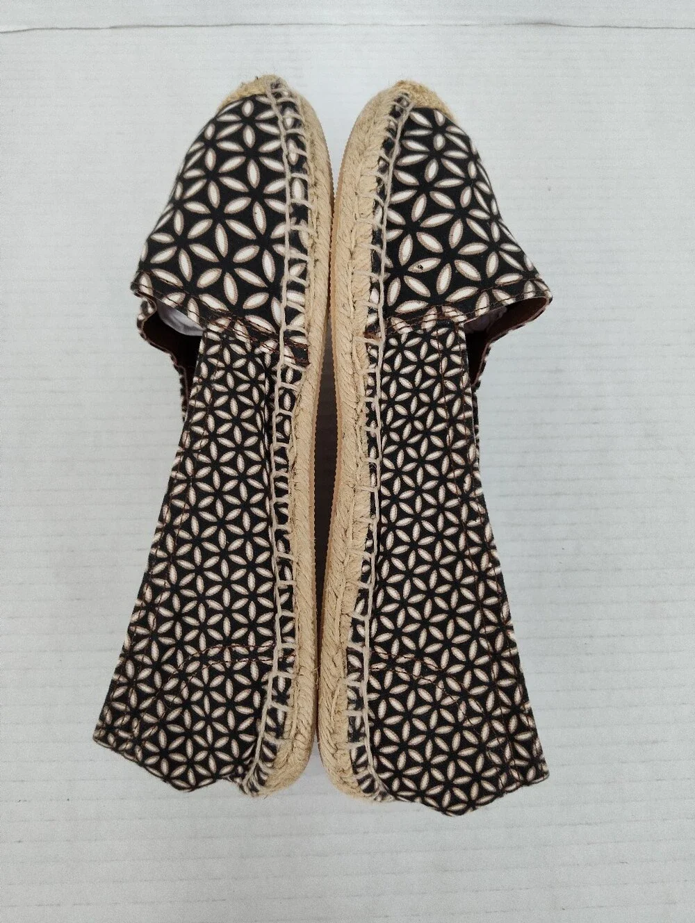 Brighton Rattan Canvas Espadrilles Black and Tan Size 7 Slip on Women's Shoes